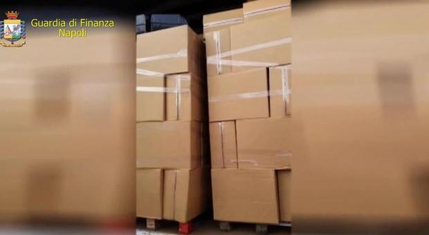 Contrabbando di sigarette, blitz nel deposito in campagna: sequestrate 9 tonnellate