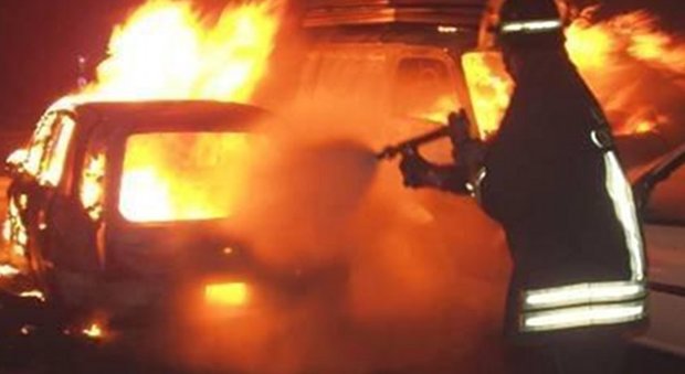 Incendia l'auto della sua ex, 38enne in manette a Secondigliano