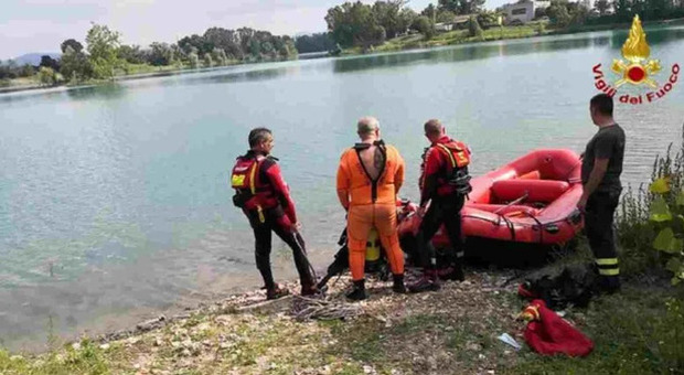 Rave party abusivo nel Viterbese, trovato morto il ragazzo scomparso nel lago di Mezzano