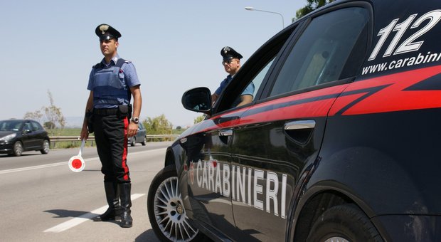 I carabinieri durante un controllo