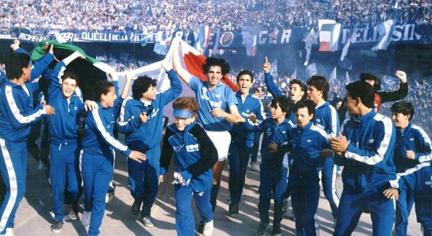 Il Napoli ricorda il primo scudetto: 34 anni fa la grande festa azzurra