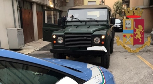 Treviso. Ruba un Land Rover, sperona la polizia e tenta la fuga a piedi