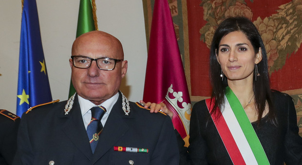 Antonio Di Maggio, comandante del corpo di Polizia Locale di Roma con la sindaca Virginia Raggi (foto Toiati)