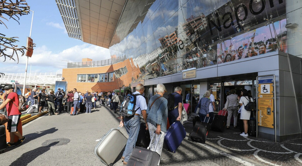 Aeroporto di Napoli, boom di passeggeri: superati i livelli pre Covid