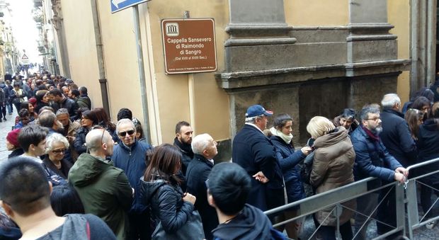 Weekend dei record: boom di turisti ma Napoli va in tilt