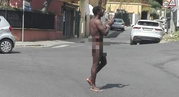 Grottaferrata, nudo per strada dopo la lite per un parcheggio: arrestato