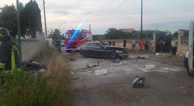 Incidente choc: auto contro un muro sulla provinciale, automobilista muore a 36 anni