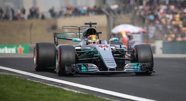 Formula Uno, Hamilton trionfa in Cina e Vettel secondo con la Ferrari