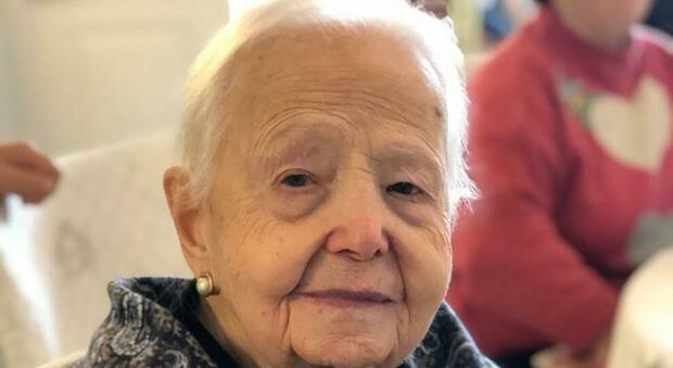 102 anni per nonna Maria Luisa. Il covid ferma la vita ma non i sorrisi di chi ha vissuto oltre un secolo