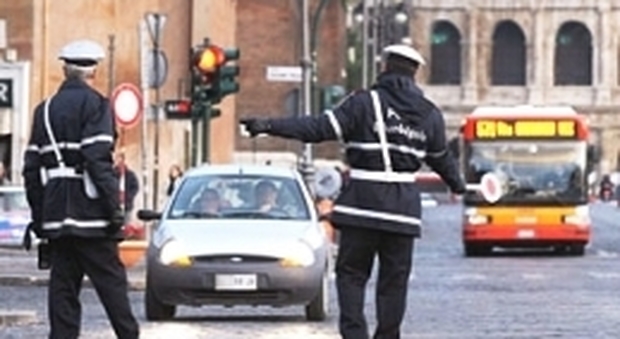 Roma, troppo smog, anche giovedì ferme auto e moto più inquinanti