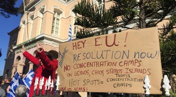 Migranti, proteste nelle isole greche con uno sciopero generale: «Portateli via, rivogliamo le nostre vite»