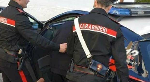 Un siciliano e un cileno arrestati in via Piave: avevano ordini di carcerazione per furti e truffe