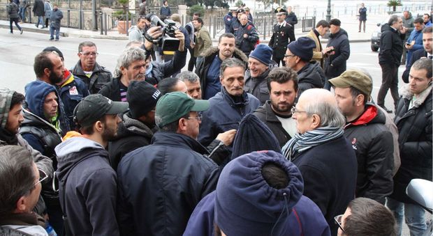 Protesta raccoglitori ferro, circolazione in tilt a Taranto