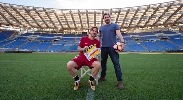 Francesco Totti torna a via Vetulonia per il primo ciak del suo film