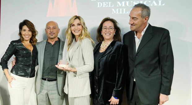 La guglia d'oro, a Milano i Musical Awards. Lorella Cuccarini: «Tutto iniziò qui»