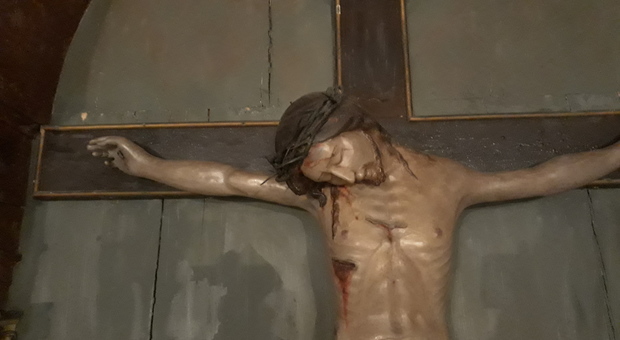 Napoli - Il Crocifisso della Sciabica ritorna a casa dopo il restauro