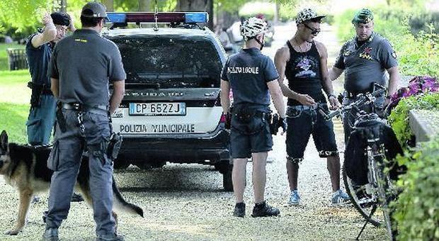 Polizia locale di Padova, controlli nei parchi e in altre zone della città: utilizzate anche unità cinofile e agenti in mountain bike