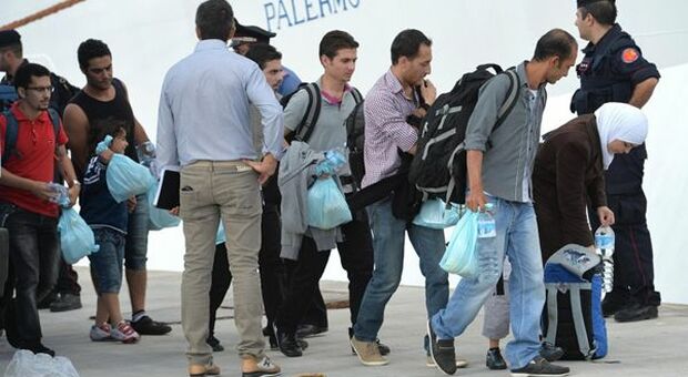 Migranti, Conte: "Entro venerdì svuotiamo Lampedusa"