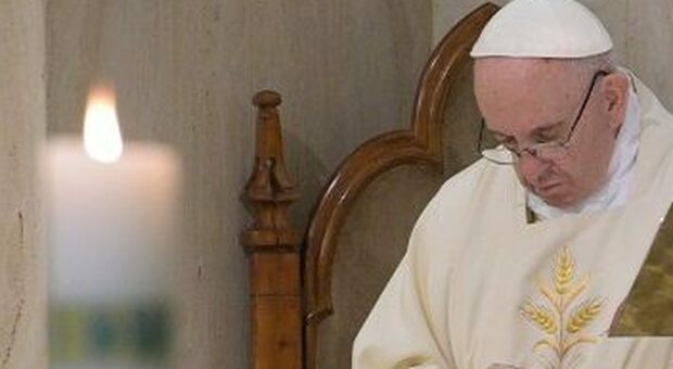Papa Francesco a dieta per la sciatalgia (ma nessuna operazione all'orizzonte)