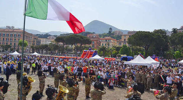 Castellammare, tour dell'Esercito Italiano a scuola: migliaia di giovani coinvolti