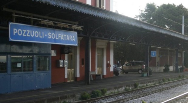 Rubati cavi di rame: treni sospesi tra Pozzuoli-Villa Literno: ecco il servizio bus