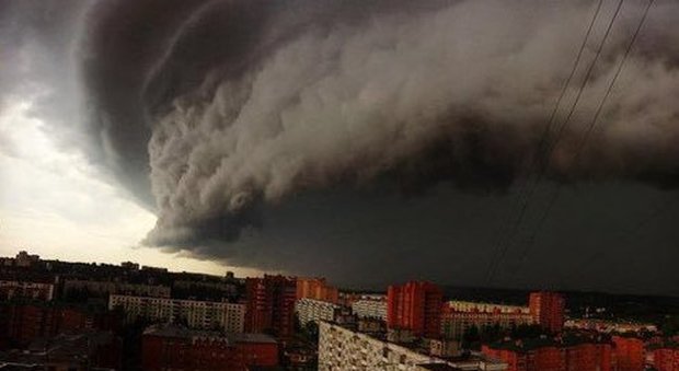 Violenta tempesta a Mosca: 7 morti e decine di feriti. "Alberi sradicati"