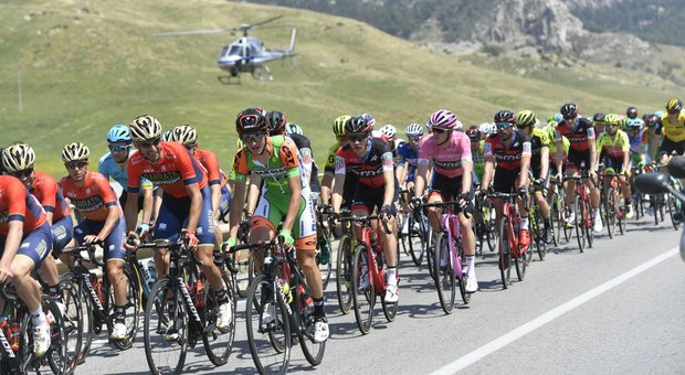 Giro d'Italia, Battaglin vince la quinta tappa: Dennis resta maglia rosa