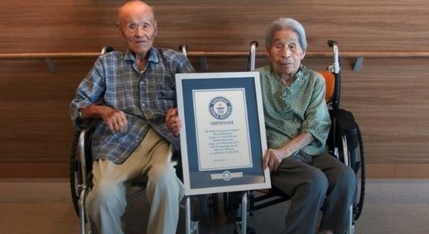 Hanno 108 e 100 anni e sono sposati dal 1937: «Sono la coppia più longeva al mondo». Il loro segreto