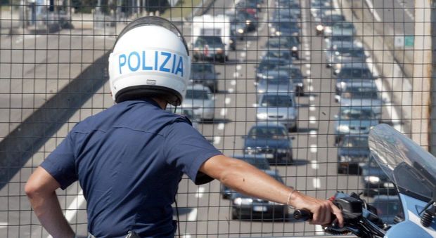 Roma, mazzette in cambio di carte di circolazione: tre arresti per corruzione