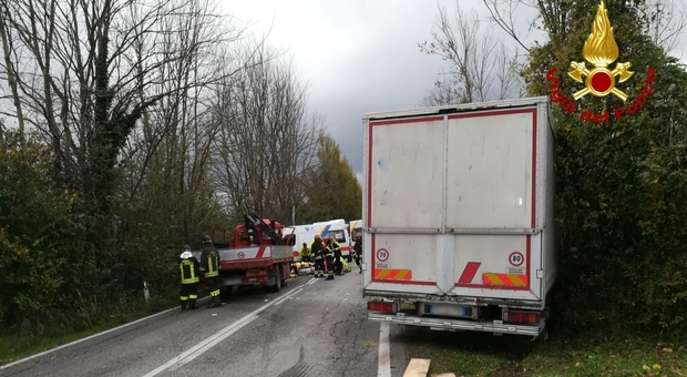Scontro tra due camion a Serra de' Conti: in gravi condizioni uno dei due conducenti