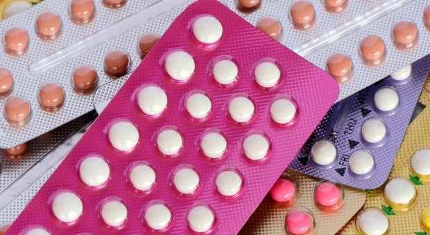 Contraccettivi, l'allarme dell'Aifa: «Pillola, anello e spirale possono portare a depressione e istinti suicidi»