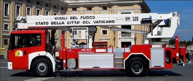 Papa Francesco invia squadra di Gendarmi e Vigili del fuoco del Vaticano