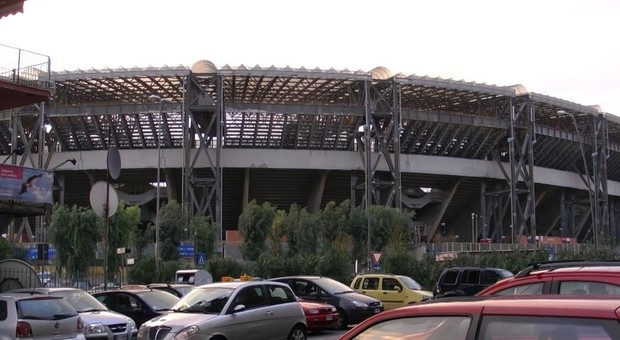 Parcheggiatori abusivi e magliette false, scatta il blitz durante Napoli-Juventus