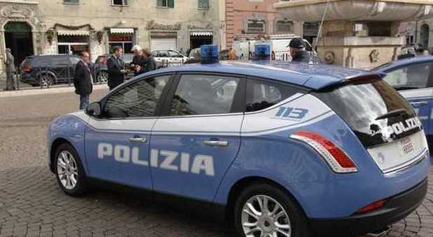 Scambiavano auto di lusso contro droga: 18 arresti, c'è anche un ex calciatore della Roma