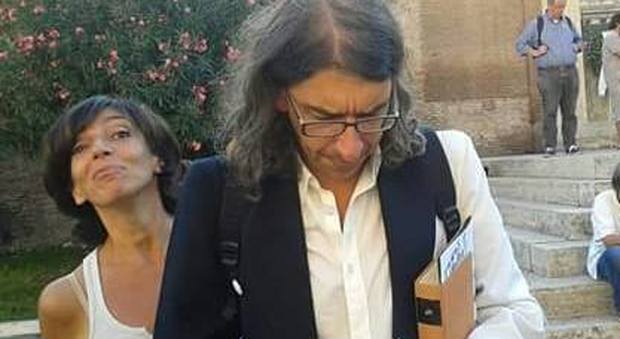 Gabriele Paolini, insegnante disturba il... disturbatore: la foto diventata virale fa il giro del web