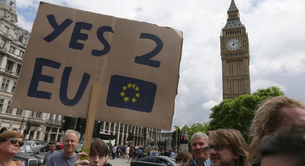 Brexit, tre milioni di firme per un nuovo referendum sull'Europa. A lanciare la petizione un militante del Leave