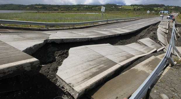 Cile, scossa di terremoto magnitudo 7.7: coste evacuate