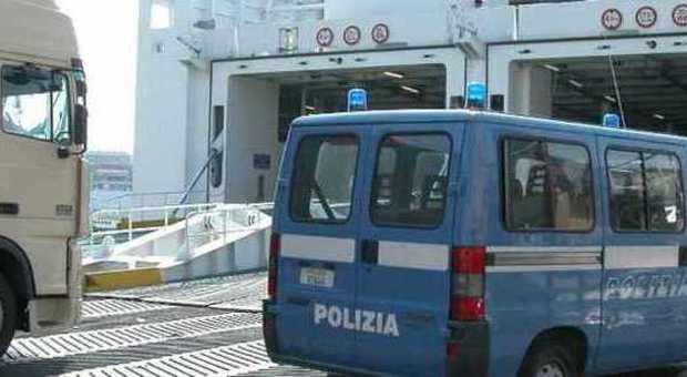 Controlli di polizia al porto di Ancona