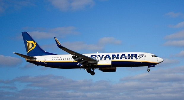 Il figlio sputa in faccia ai passeggeri: madre interdetta dai voli Ryanair