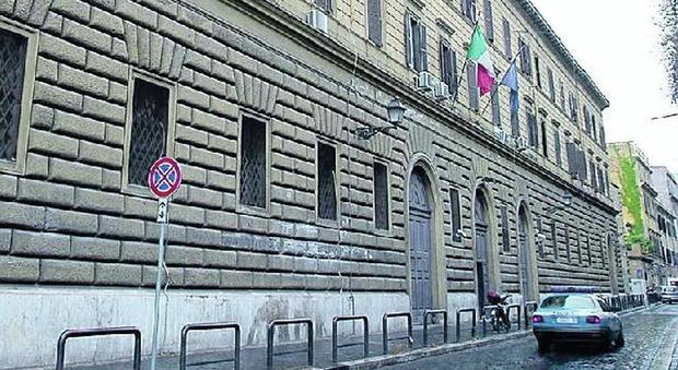 Roma, dramma a Regina Coeli, detenuto si impicca in bagno: la figlia di un anno morta due settimane fa
