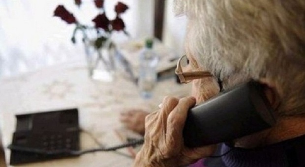 Ancona, nonnina detective sventa una truffa telefonica: volevano spillarle 4.800 col trucco della figlia nei guai