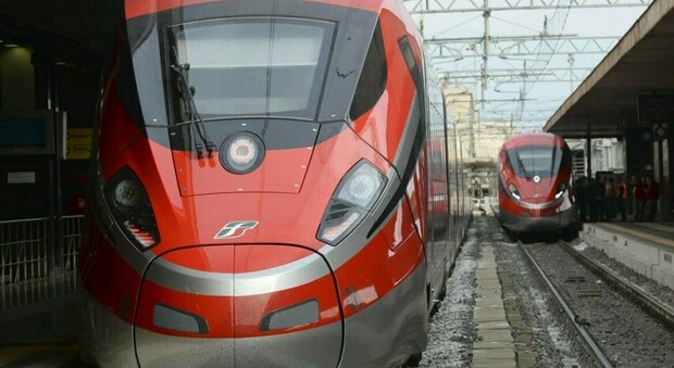 Guasto sulla linea Ancona-Bologna: treni in tilt. Ritardi fino a 90 minuti ma situazione che torna alla normalità