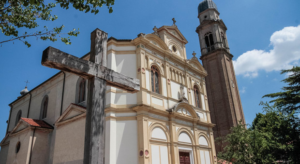 La chiesa di San Giorgio dove è avvenuta l’aggressione da parte di un gruppetto di ragazzini