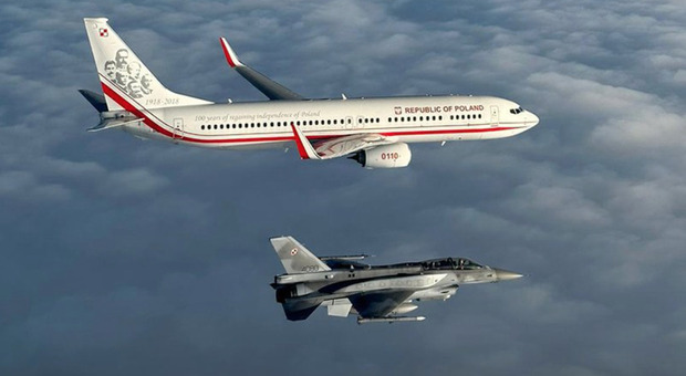 Zielinski in Qatar come in guerra: l'aereo della Polonia scortato dai caccia