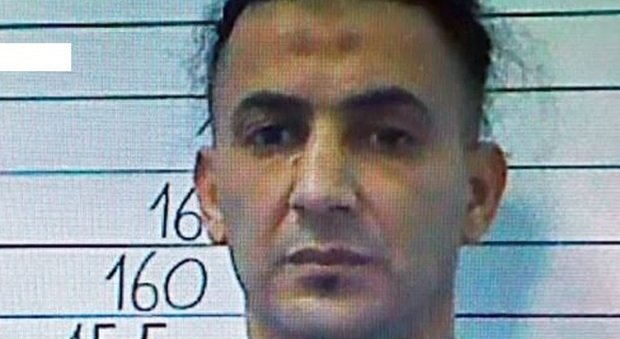 Pesaro, cella distrutta e guardia mandata all'ospedale: la folle notte in carcere dell'imam radicalizzato