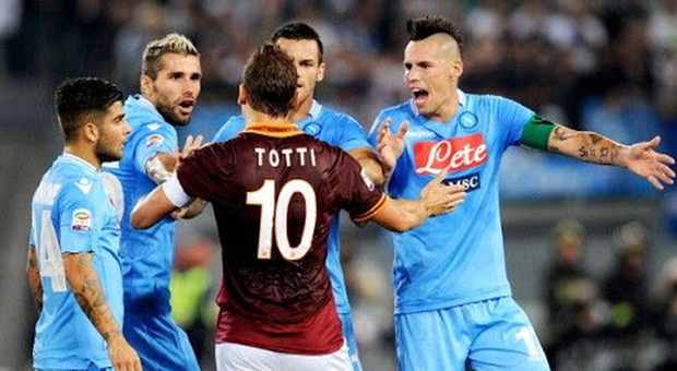 Anche il Napoli si stringe a Totti: «Vicini per la scomparsa del padre»