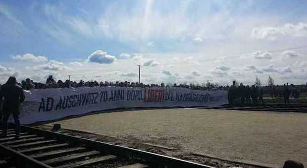 Viaggio della Memoria, gli studenti romani celebrano i 70 anni dalla liberazione di Auschwitz