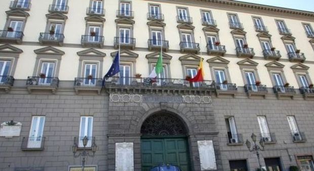 Addio Equitalia, così il Comune di Napoli spedirà le «cartelle» per riscuotere i tributi