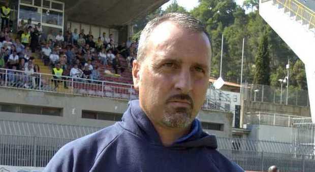 Il tecnico Mario Petrone durante Ascoli-Reggiana
