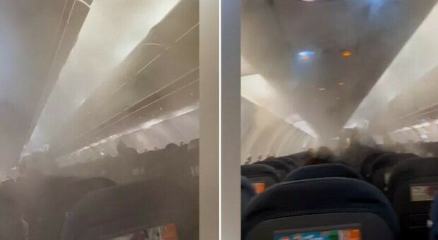Nebbia dentro l'areo in volo, paura tra i passeggeri. La compagnia: «Nessun pericolo, può succedere»